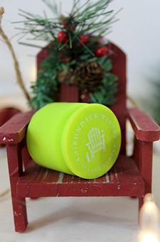 https://www.adirondackwinery.com/assets/images/products/pictures/Green-Silicone-Stopper-350x530-DXGQHJ.jpg